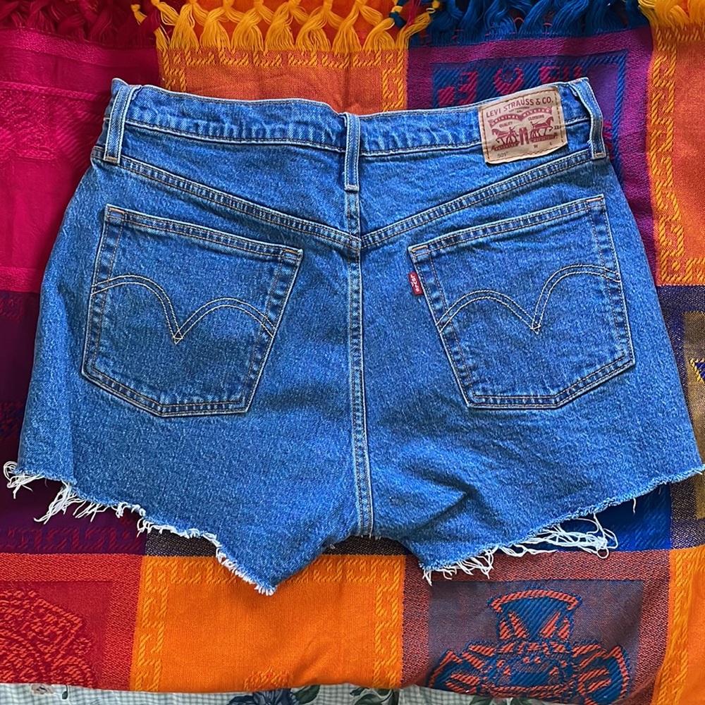 Levi Strauss & Co | High-Waisted Dark Blue Denim Shorts | Size 31 - Picture 2 of 5